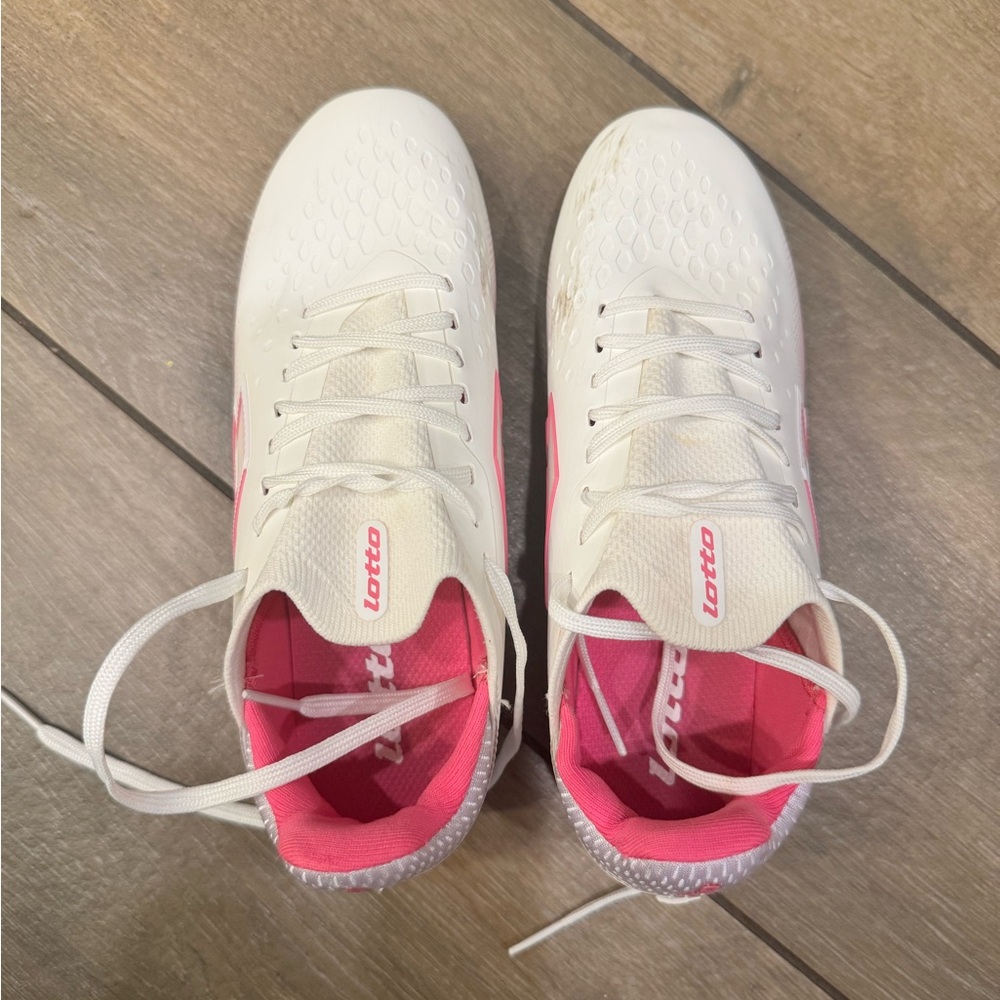 Girls Lotto Roma 500 White and Pink soccer cleats size 3